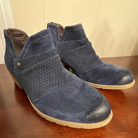 NWOT Earth Origins blue suede Amanda booties ankle boots comfortable casual 11W - Picture 2 of 8